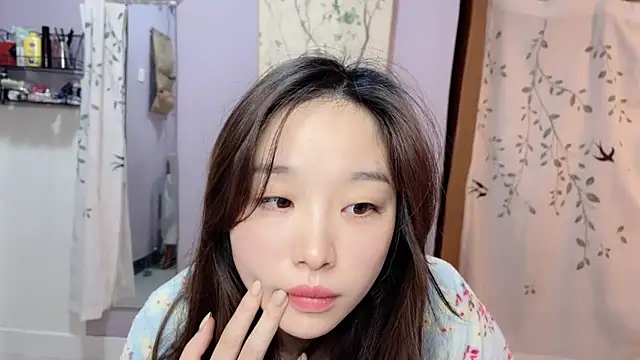 Y2Luvk online show from November 2025 09:16:01 PM