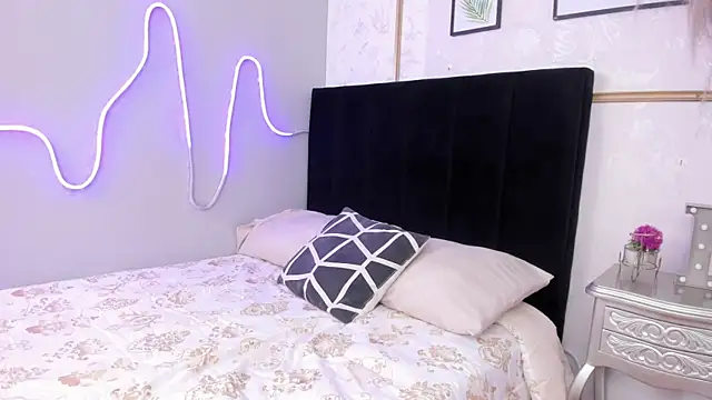 MIAROGGERS online show from September 2025 03:10:02 AM