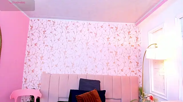 halleylorens online show from July 2026 07:16:01 PM