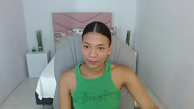 SarayVega  online show from September 2025 06:51:01 PM