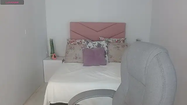 SarayVega  online show from October 2025 07:27:01 PM