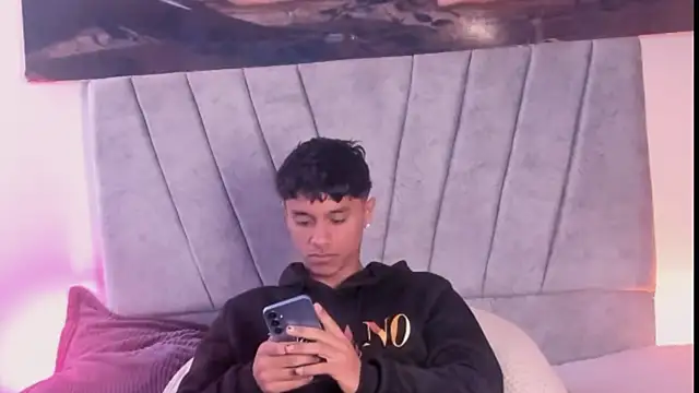 ZYZZ1312 online show from December 2025 05:19:02 PM