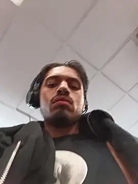 mrredcorn online show from October 2025 05:44:02 PM