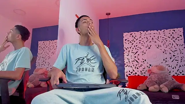 Adonis WB online show from September 2025 09:15:01 PM