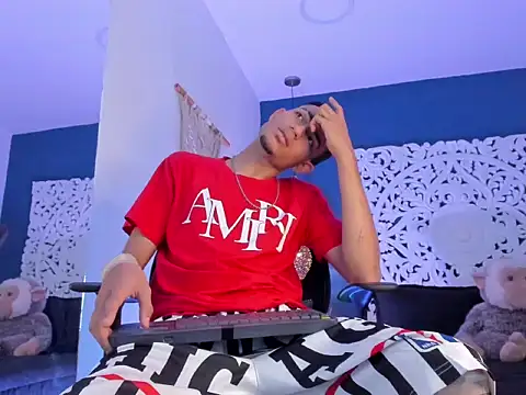 Adonis WB online show from September 2025 08:36:01 PM