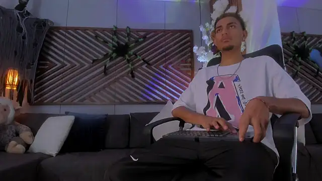 Adonis WB online show from October 2025 09:27:01 PM