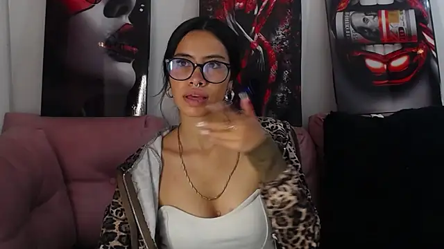 Miahotcs1 online show from May 2026 03:40:01 PM