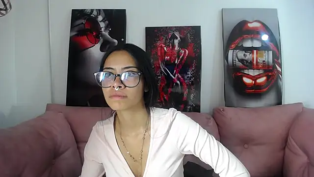 Miahotcs1 online show from May 2026 01:40:01 PM