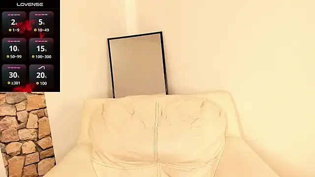 NinaCollinss1 online show from October 2025 05:47:03 PM