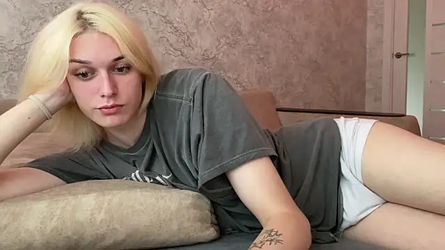 Snapshot of evelina228 chatting on September 2025 07:32:01 AM evelina228 online show from September 2025 07:32:01 AM