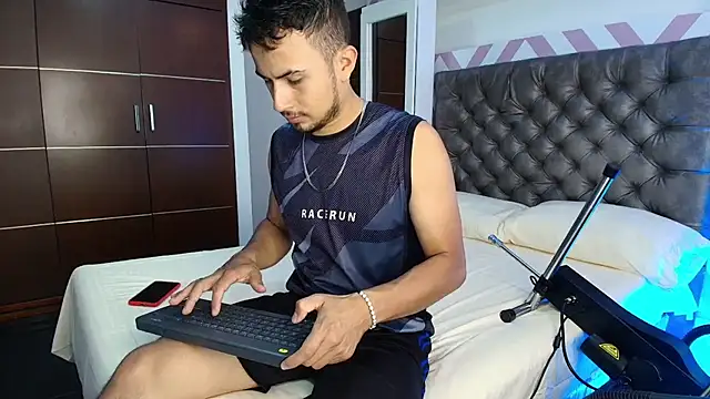 Valentiinoss online show from March 2026 09:07:01 PM