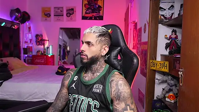 logan hugh8 online show from April 2026 03:20:01 PM