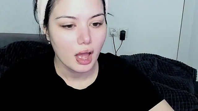 Dark Moni online show from May 2026 01:13:01 AM