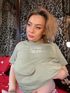 Snapshot of emmasweett11 chatting on December 2025 09:18:02 AM emmasweett11 online show from December 2025 09:18:02 AM