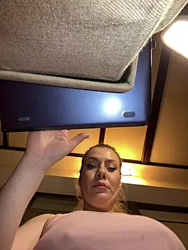 Snapshot of emmasweett11 chatting on March 2026 05:59:01 PM emmasweett11 online show from March 2026 05:59:01 PM