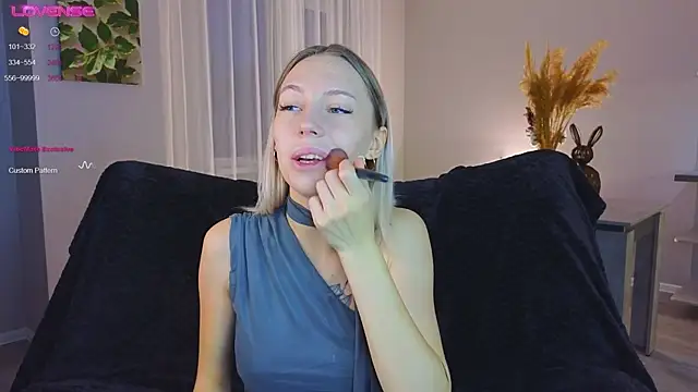 NyxaThorn online show from October 2025 02:38:01 PM