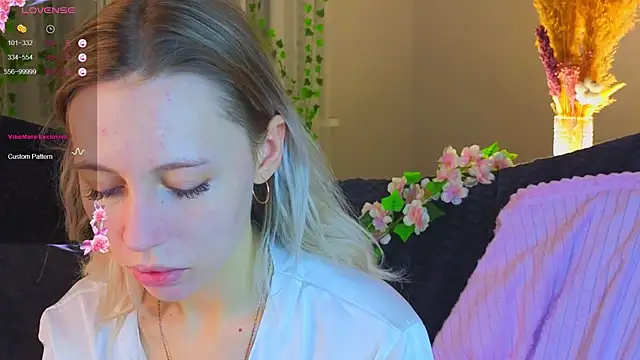 NyxaThorn online show from December 2025 02:36:02 PM