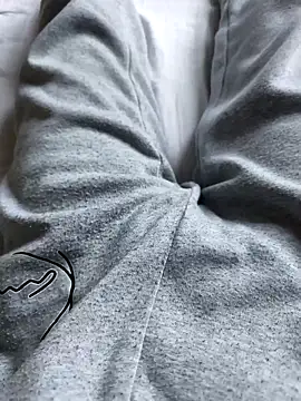 luckylover2024 online show from April 2026 05:52:02 PM