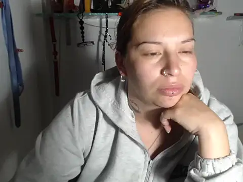 cloequeen15 online show from September 2025 10:51:01 AM