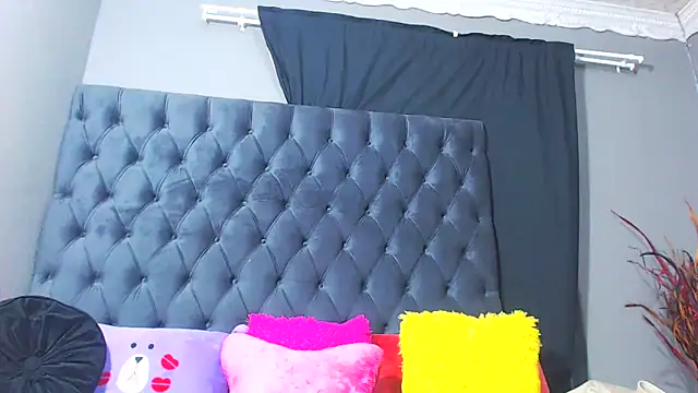 Snapshot of LoloQueen5 chatting on January 2026 10:35:01 PM LoloQueen5 online show from January 2026 10:35:01 PM