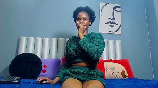 Snapshot of LoloQueen5 chatting on January 2026 11:20:01 PM LoloQueen5 online show from January 2026 11:20:01 PM