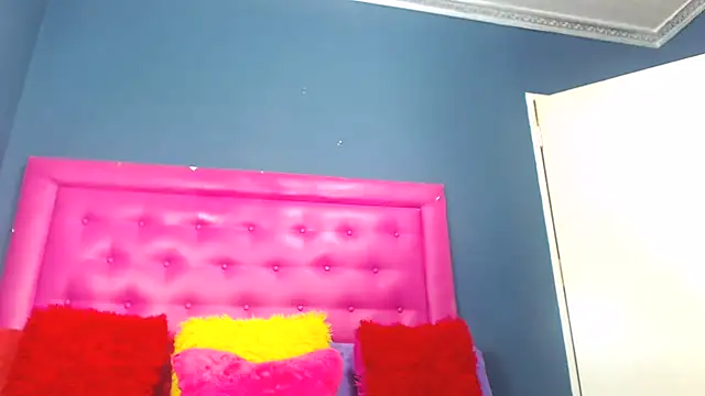 Snapshot of LoloQueen5 chatting on February 2026 11:11:02 PM LoloQueen5 online show from February 2026 11:11:02 PM