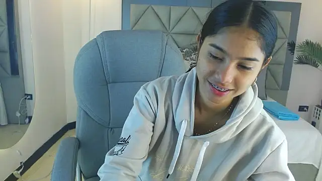 Snapshot of Milaa_Star_ chatting on November 2025 04:11:01 AM Milaa Star online show from November 2025 04:11:01 AM