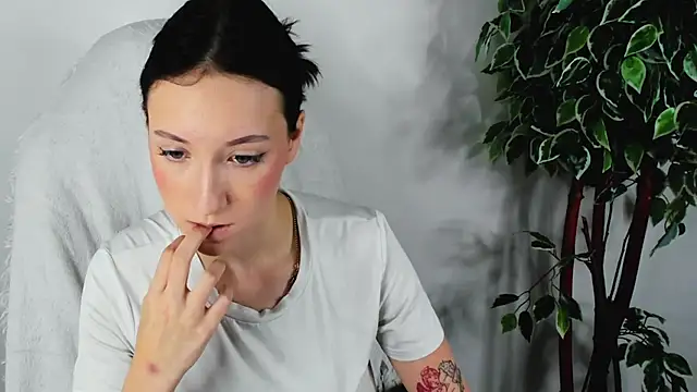 Snapshot of EileenMoores chatting on September 2025 11:43:01 AM EileenMoores online show from September 2025 11:43:01 AM