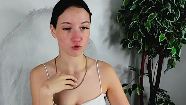 Snapshot of EileenMoores chatting on September 2025 10:31:01 AM EileenMoores online show from September 2025 10:31:01 AM