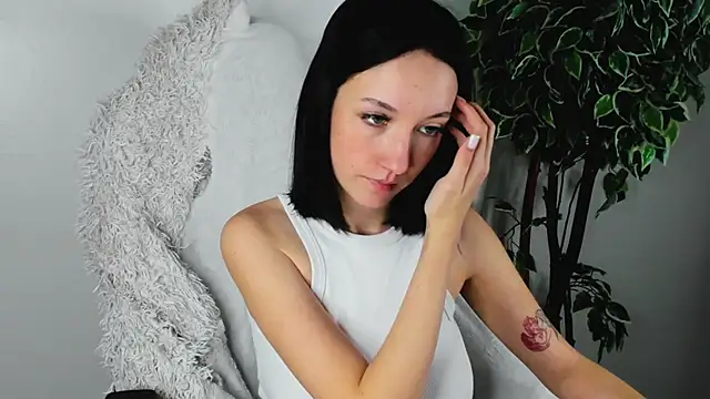 Snapshot of EileenMoores chatting on October 2025 08:12:02 AM EileenMoores online show from October 2025 08:12:02 AM