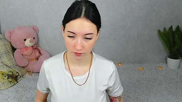 Snapshot of EileenMoores chatting on November 2025 02:46:02 AM EileenMoores online show from November 2025 02:46:02 AM