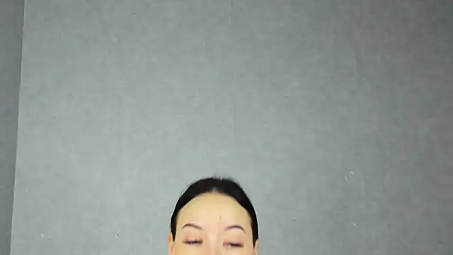 Snapshot of EileenMoores chatting on December 2025 09:47:02 AM EileenMoores online show from December 2025 09:47:02 AM