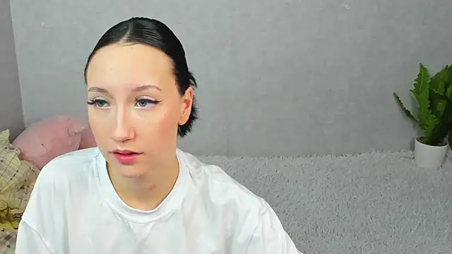 Snapshot of EileenMoores chatting on December 2025 05:39:02 PM EileenMoores online show from December 2025 05:39:02 PM