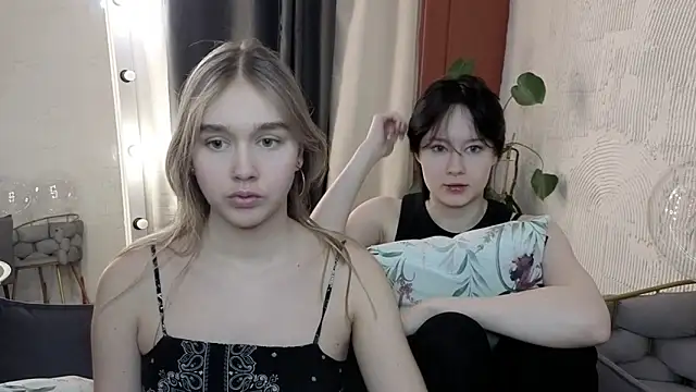 Snapshot of Vel1ka chatting on March 2026 12:00:02 PM Vel1ka online show from March 2026 12:00:02 PM