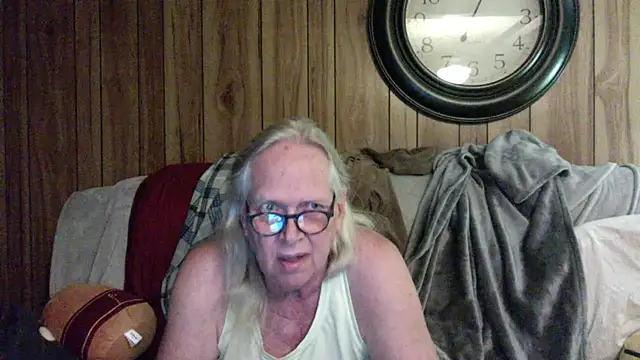 Snapshot of OldLadySara chatting on July 2026 12:57:01 AM OldLadySara online show from July 2026 12:57:01 AM