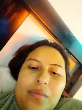 Snapshot of yelezia chatting on October 2025 09:24:01 PM yelezia online show from October 2025 09:24:01 PM