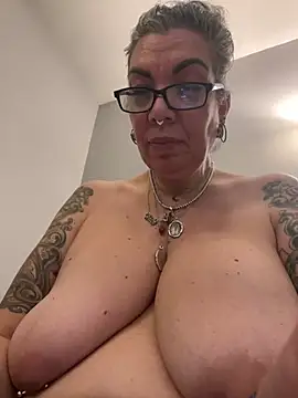 dieseldame1313 online show from February 2025 02:15:02 AM