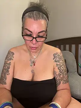 dieseldame1313 online show from September 2025 12:04:01 AM