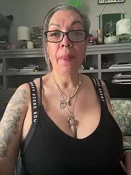 dieseldame1313 online show from May 2026 11:33:02 PM