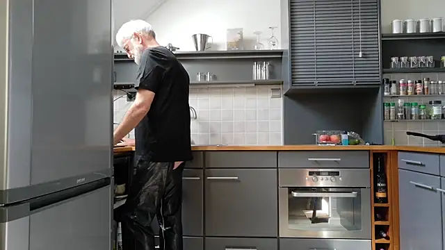 Snapshot of ewaldwillems99 chatting on September 2025 12:49:02 PM ewaldwillems99 online show from September 2025 12:49:02 PM