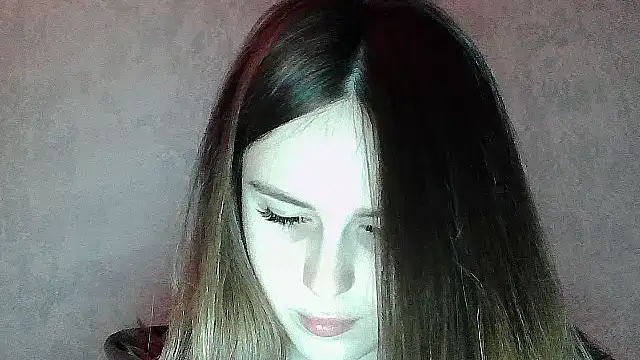 SweetLoraa online show from April 2026 07:48:01 PM