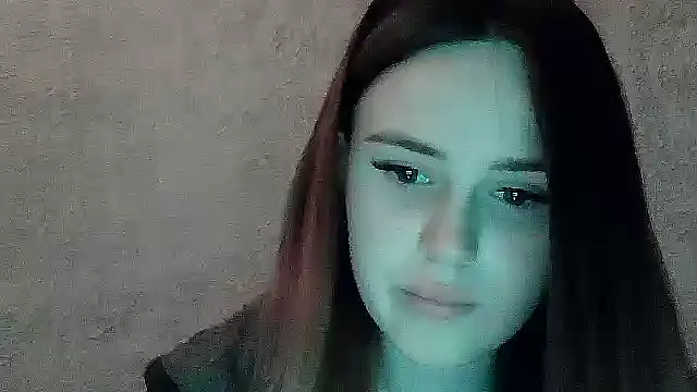 SweetLoraa online show from April 2026 07:05:01 PM