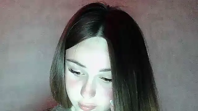 SweetLoraa online show from April 2026 07:44:02 PM