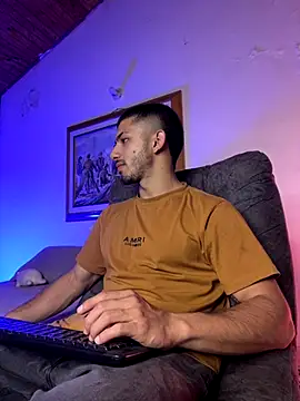 ArturoCardona  online show from November 2025 12:18:01 PM