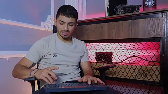 ArturoCardona  online show from January 2026 03:38:01 PM