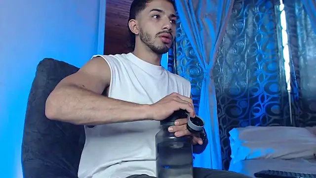 ArturoCardona  online show from May 2026 09:09:01 PM