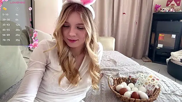 Snapshot of FruityXo chatting on April 2026 12:02:01 PM FruityXo online show from April 2026 12:02:01 PM