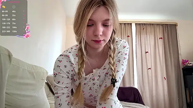 Snapshot of FruityXo chatting on April 2026 11:59:01 AM FruityXo online show from April 2026 11:59:01 AM