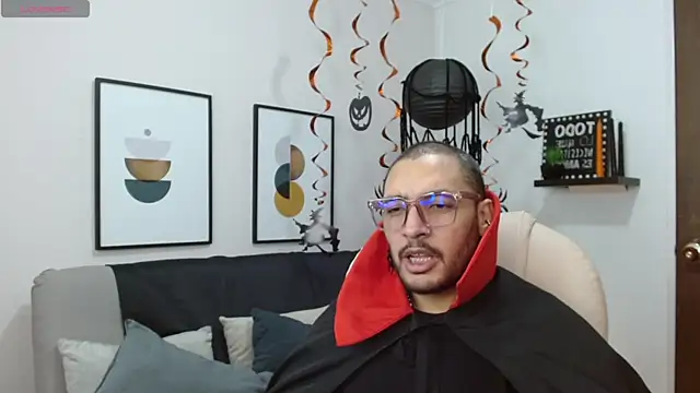   Damian    online show from October 2025 11:28:02 PM