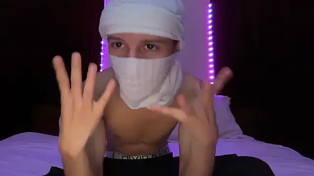 Snapshot of holydirt_luxeno1 chatting on September 2025 04:19:02 PM holydirt luxeno1 online show from September 2025 04:19:02 PM